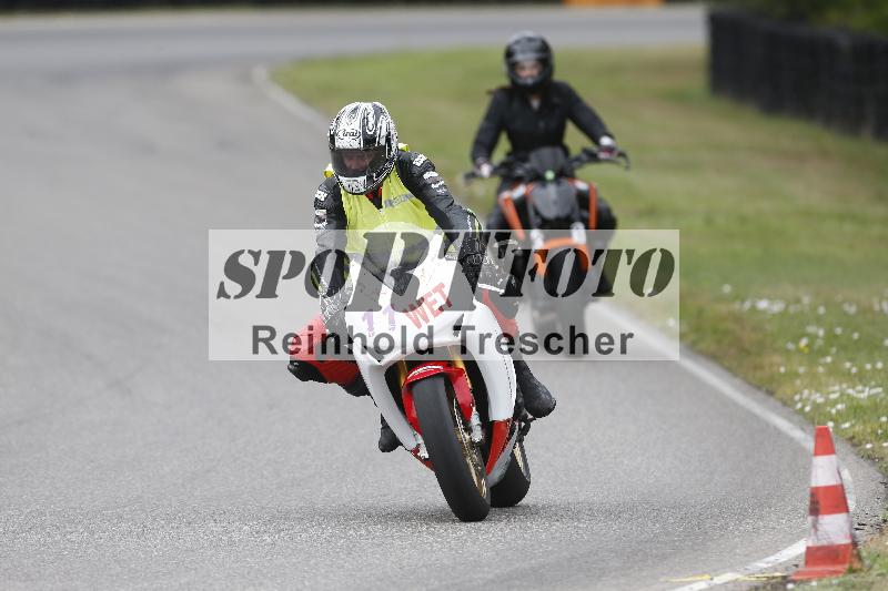 /25 17.07.2026  Cornu Master School ADR/gruen-vert/Instruktor